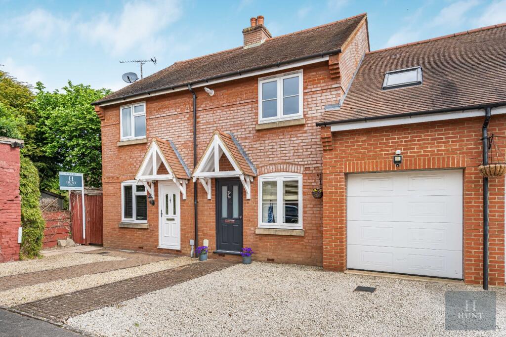 Main image of property: Horseshoes Place, Thame, Oxfordshire, OX9