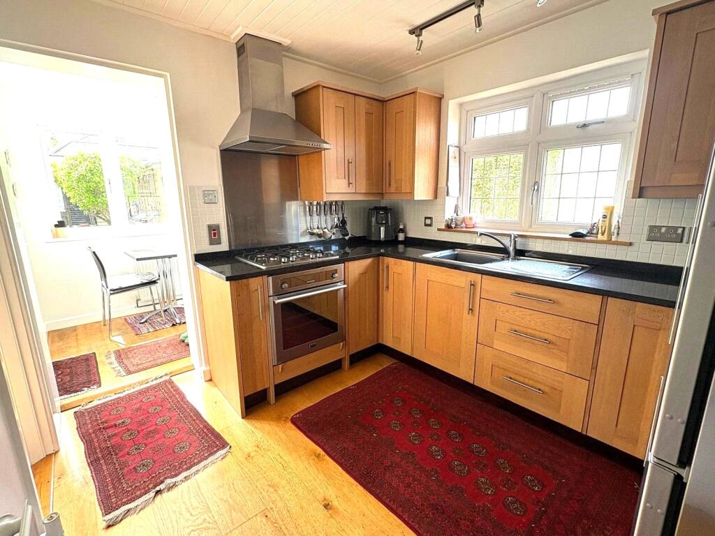 House in Guildford, Shawfield, Ash - More