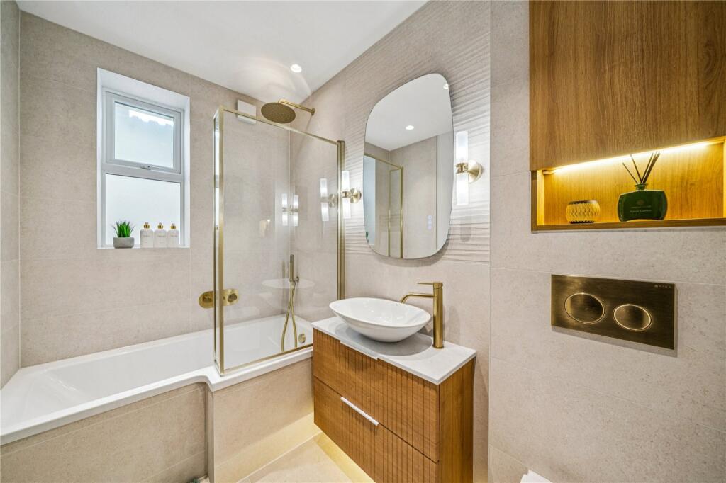 Apartment in London - View 4