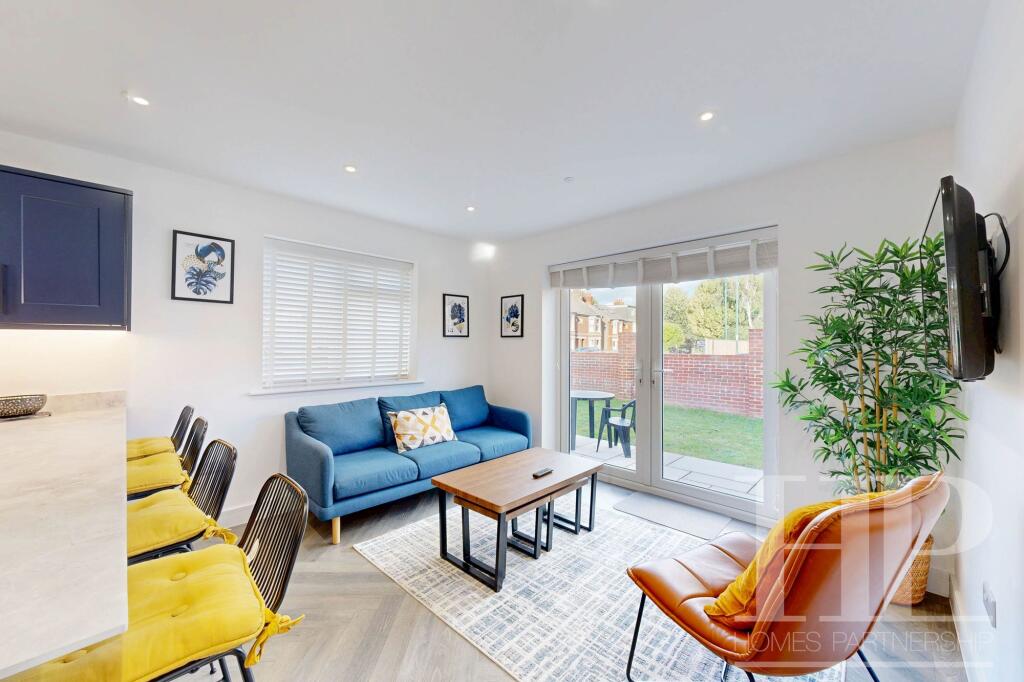 House in Horsham, Roffey, North Horsham - View 5
