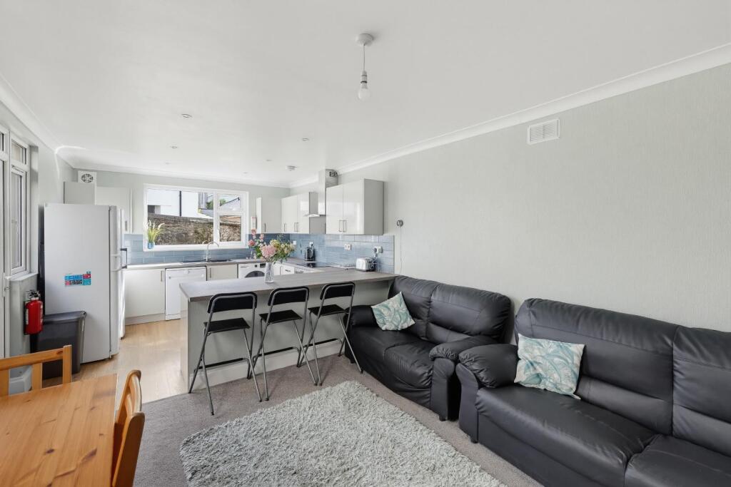House in Plymouth - View 4