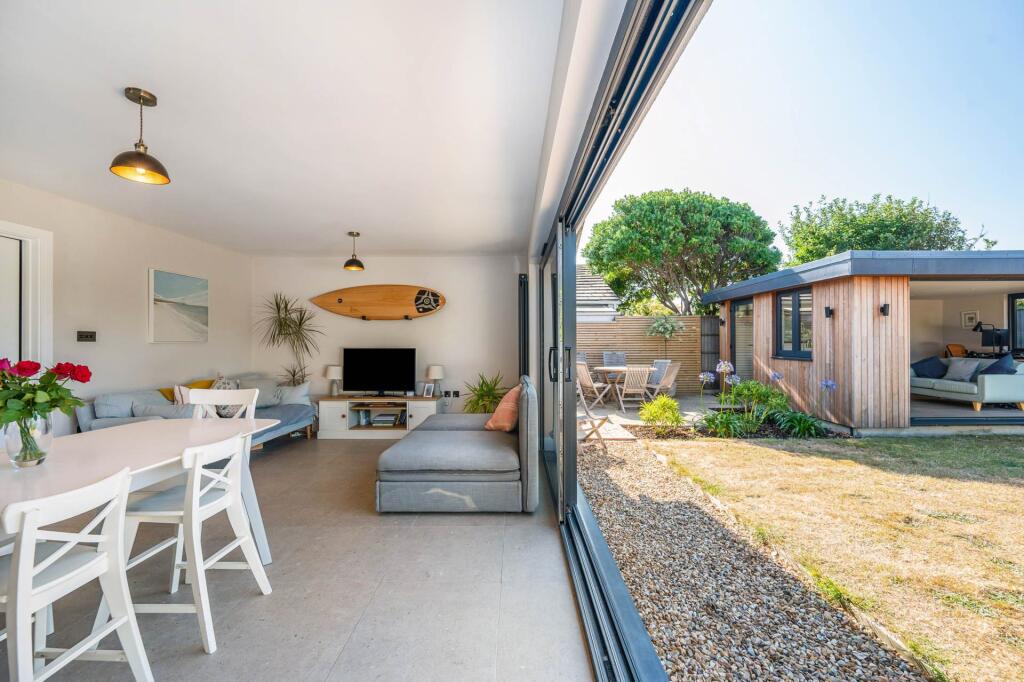 House in Chichester, East Wittering - More
