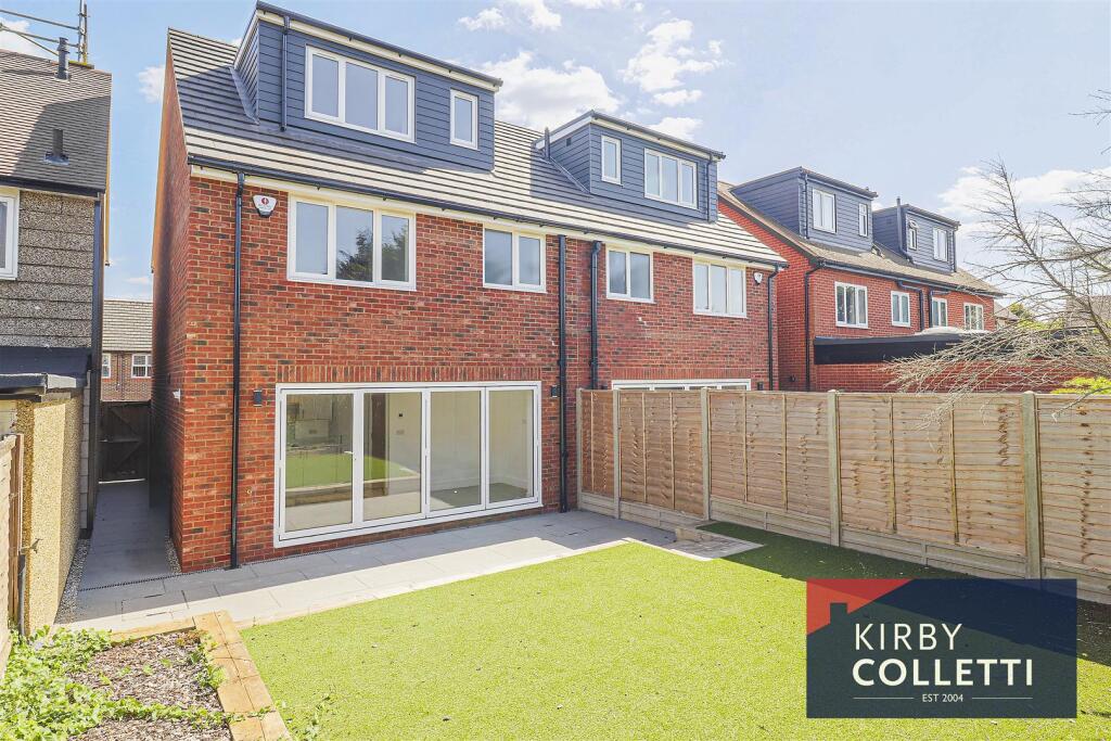 Frenchs Close, Stanstead Abbotts, Ware photo 4