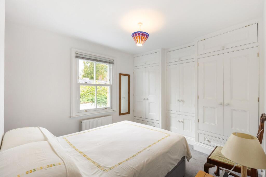 House in Richmond, Petersham - More