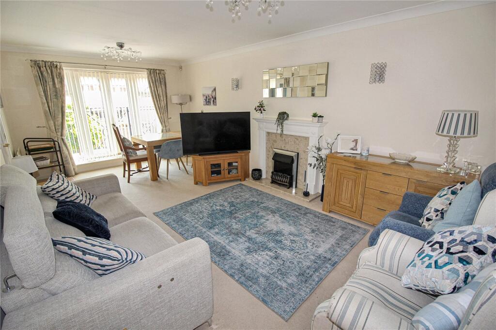 Apartment in Swindon, Redhouse, St. Andrews - View 3