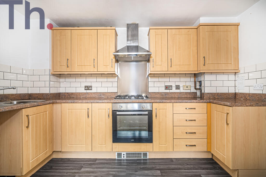 2-bed flat on Newport, Isle Of Wight, £155,000