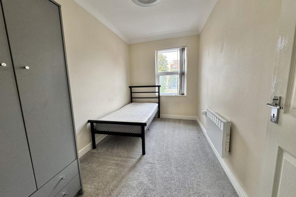 Apartment in Slough - View 4