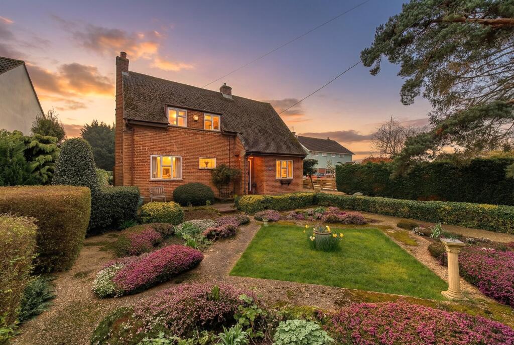 4-bed detached on Greenbanks, Huntingdon Road, Wyton, Huntingdon, Cambridgeshire, PE28 2AD, £650,000