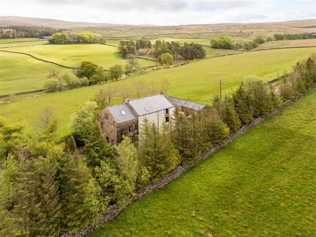 7-bed detached on B6277, Alston, CA9, £525,000