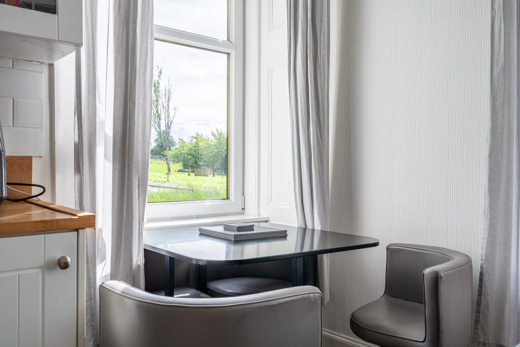 Apartment in Paisley - More
