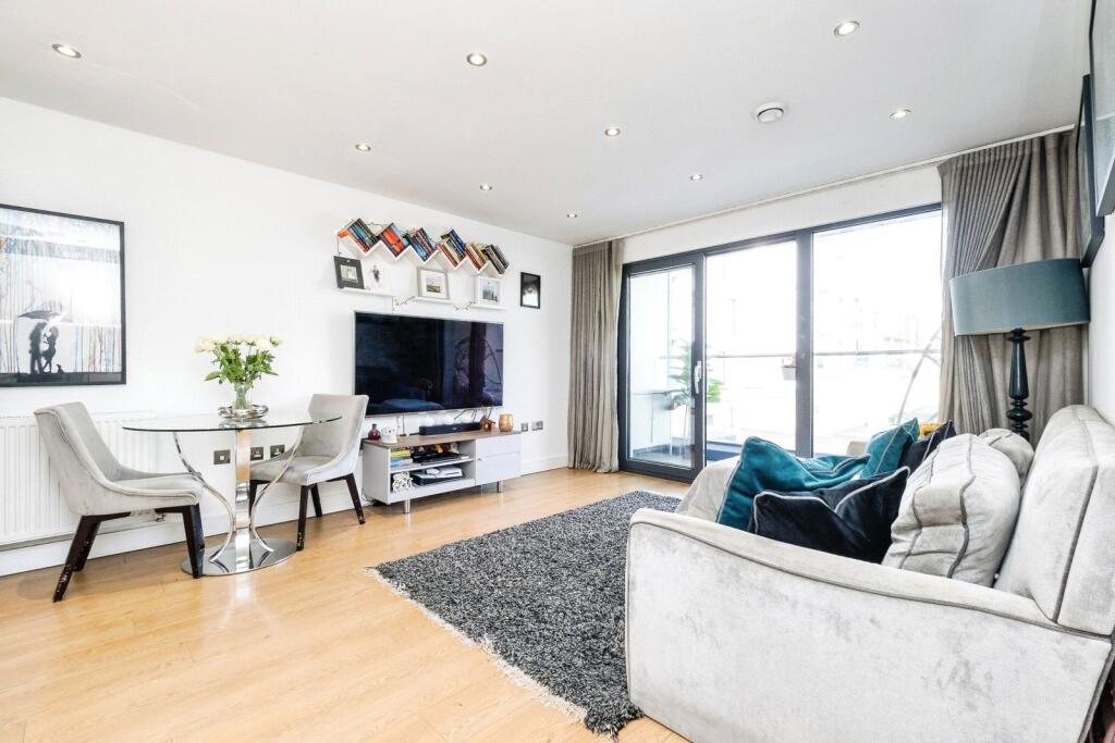 Apartment in Ilford - View 4