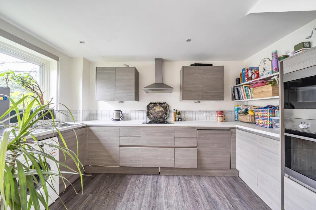 House in Slough - View 4