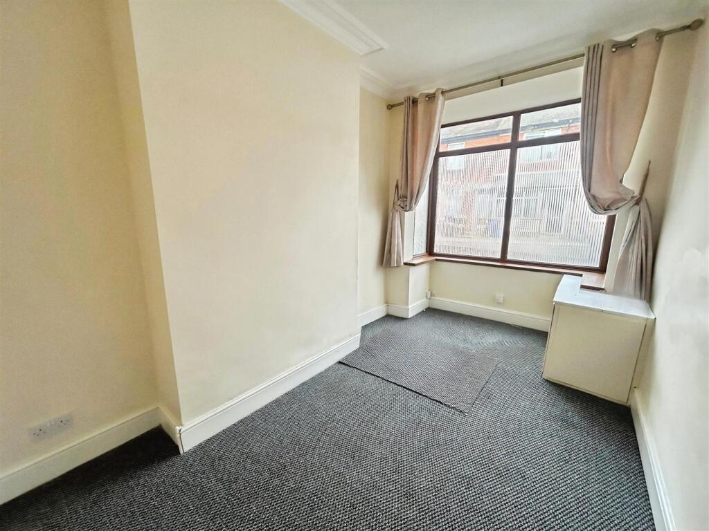 House in Stoke-on-Trent - View 4