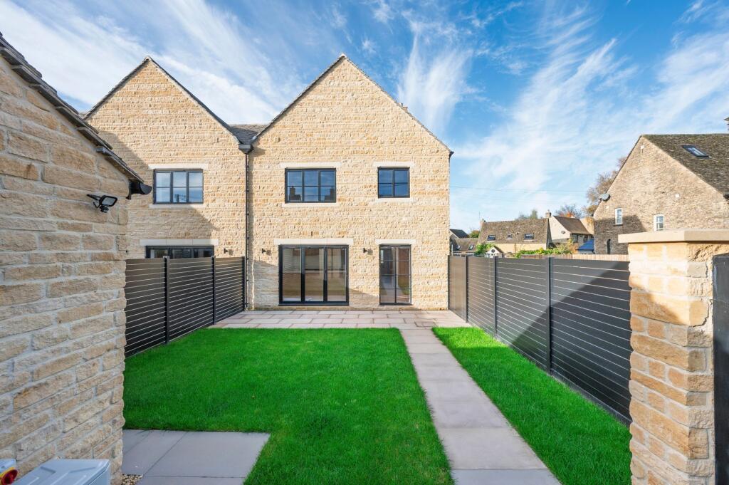 1 Grove Court, Station Road, GL54 photo 4