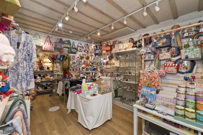 59 High Street - Retail Gift Shop 1.jpg