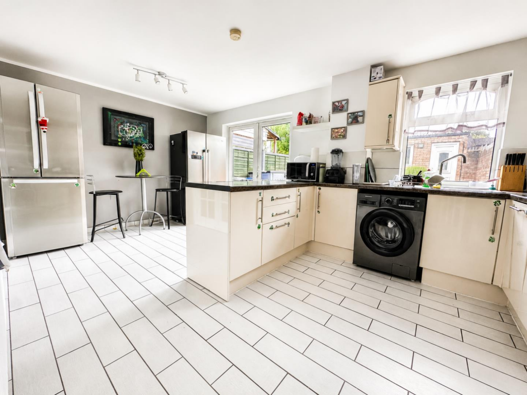 House in Northampton, Overstone Lodge - View 4