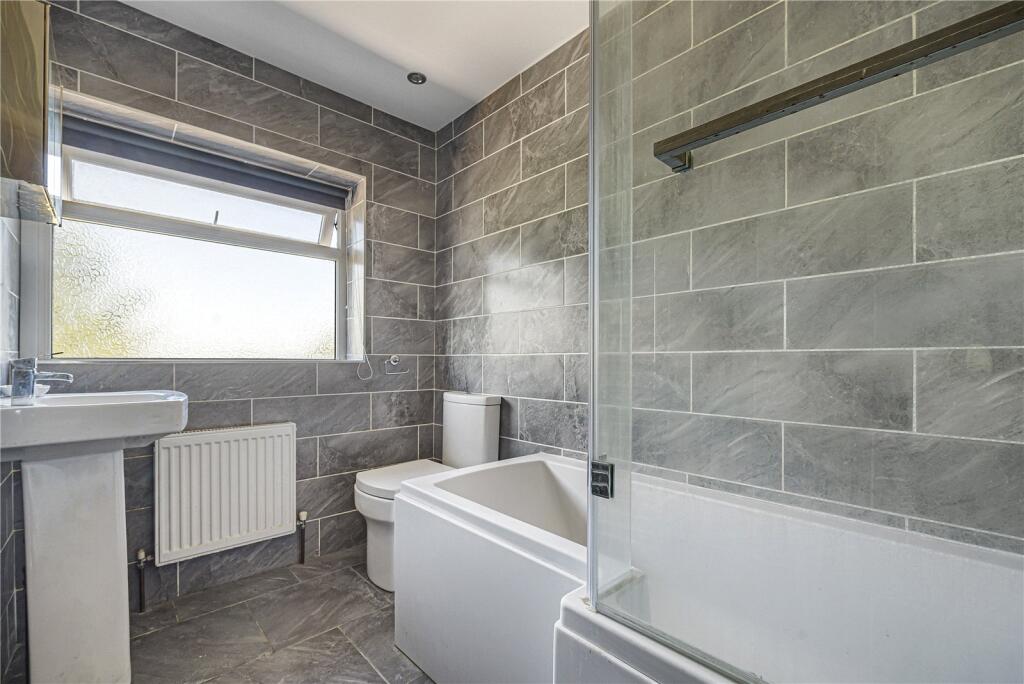 House in Bromley - More