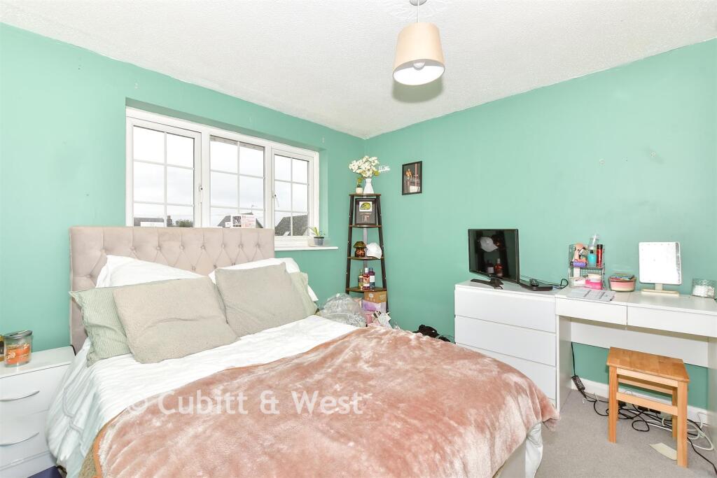 The Hartings, Felpham, Bognor Regis, West Sussex photo 3