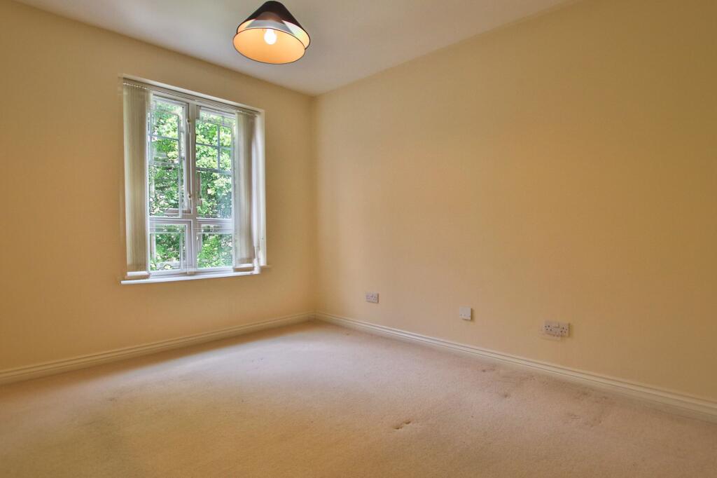 Apartment in Worcester, Worcestershire - View 3