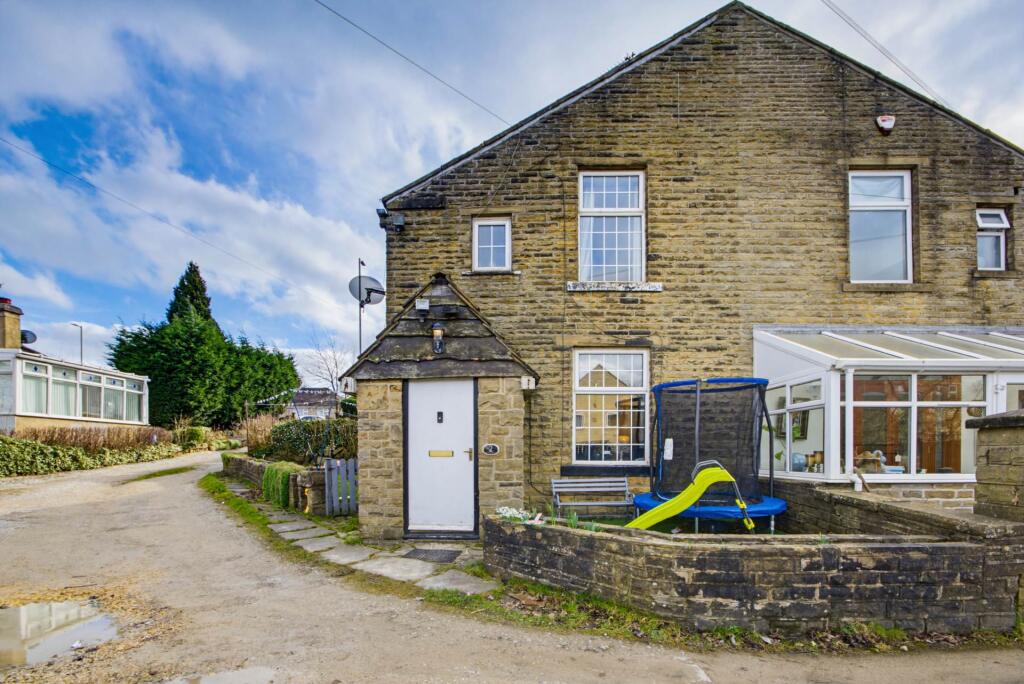 Main image of property: 2 Pleasant Place, Allerton, Bradford, West Yorkshire, BD15 7EA