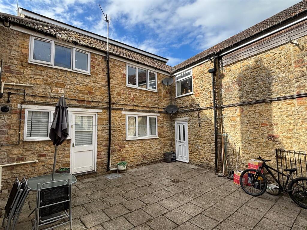 Apartment in Crewkerne, Somerset - View 4