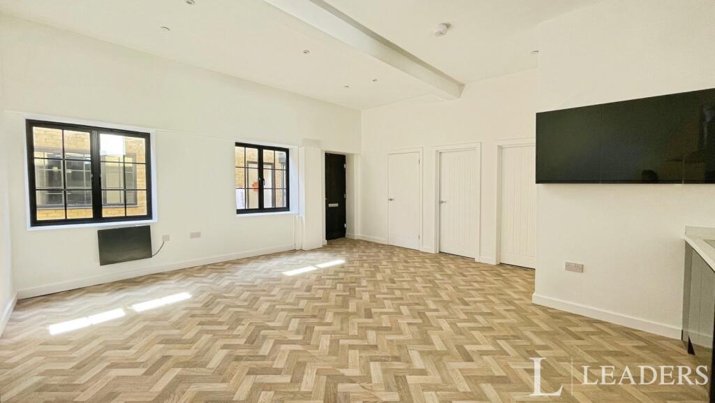 Main image of property: Victoria Avenue, Southend-on-Sea, Essex, SS2