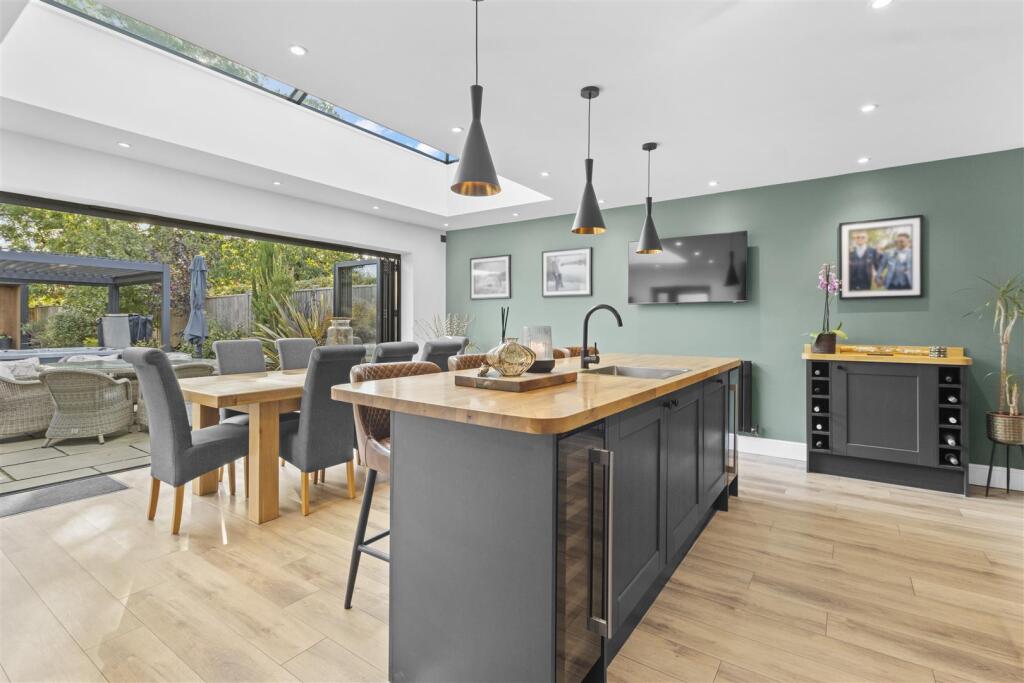 3-bed detached on Upper Horsebridge, Hailsham, £450,000