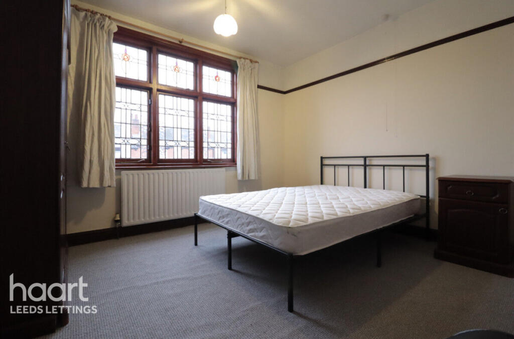 Main image of property: Parkfield Mount, Leeds