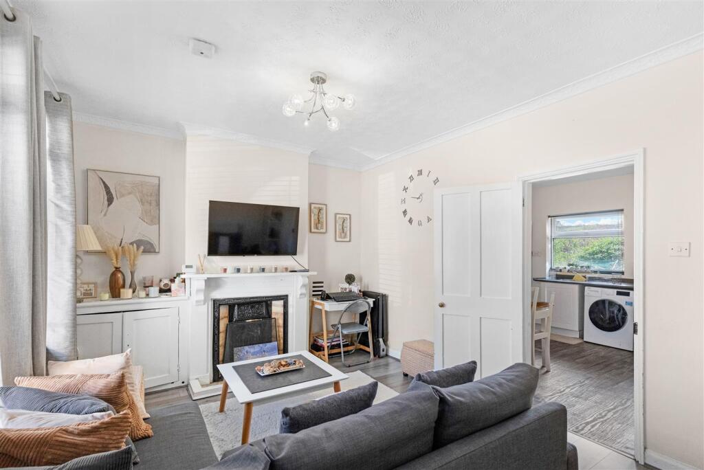 House in Kettering, North Northamptonshire - View 2
