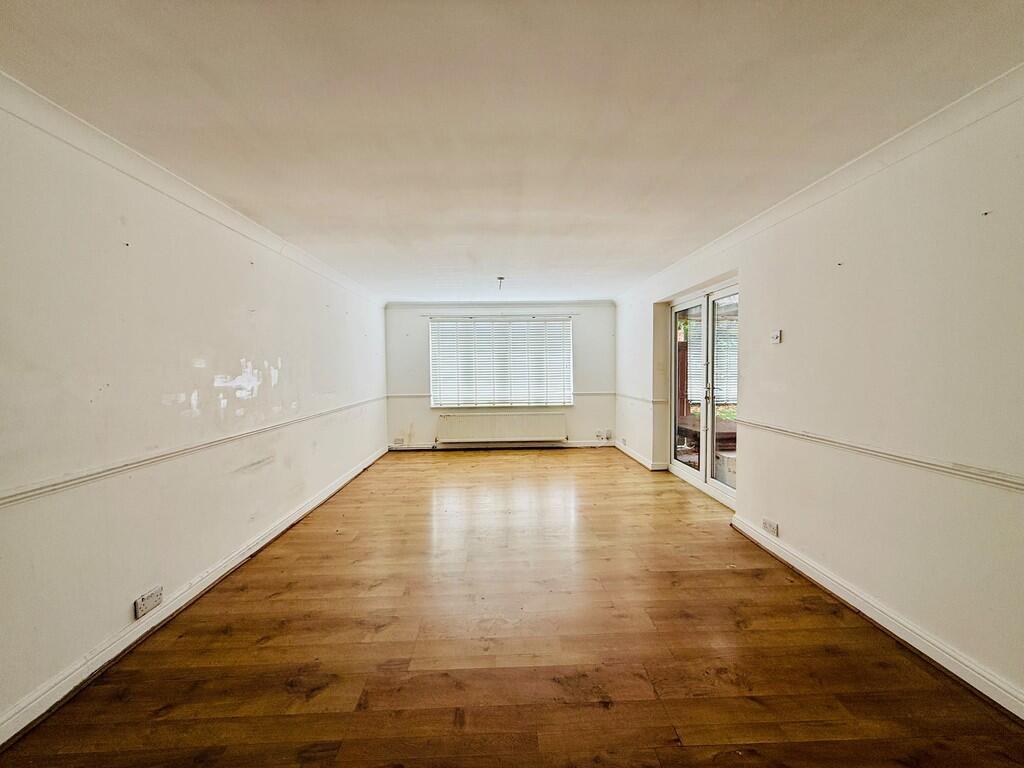 House in Sutton - View 4