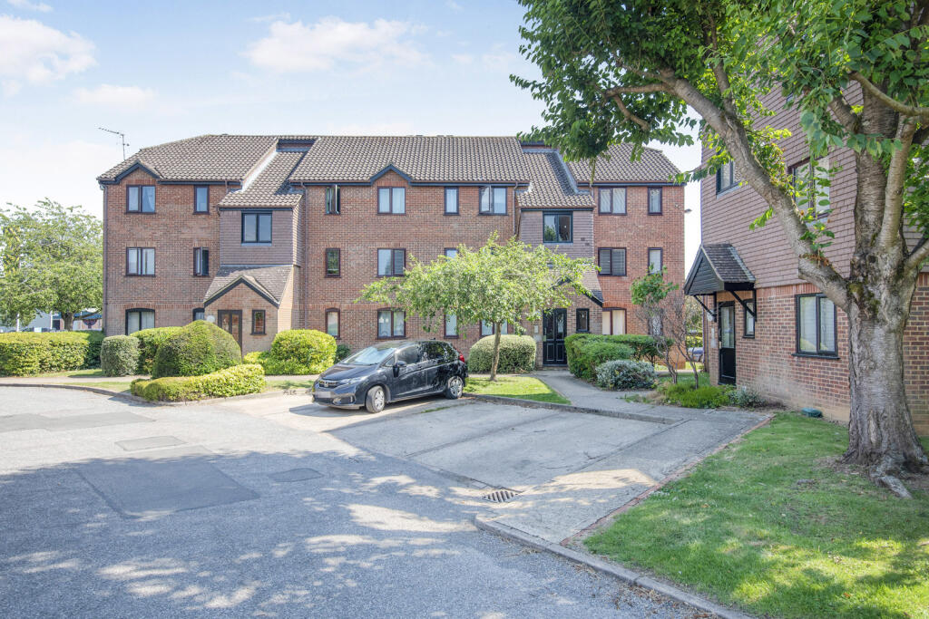Main image of property: Haysman Close, Letchworth Garden City, Hertfordshire, SG6
