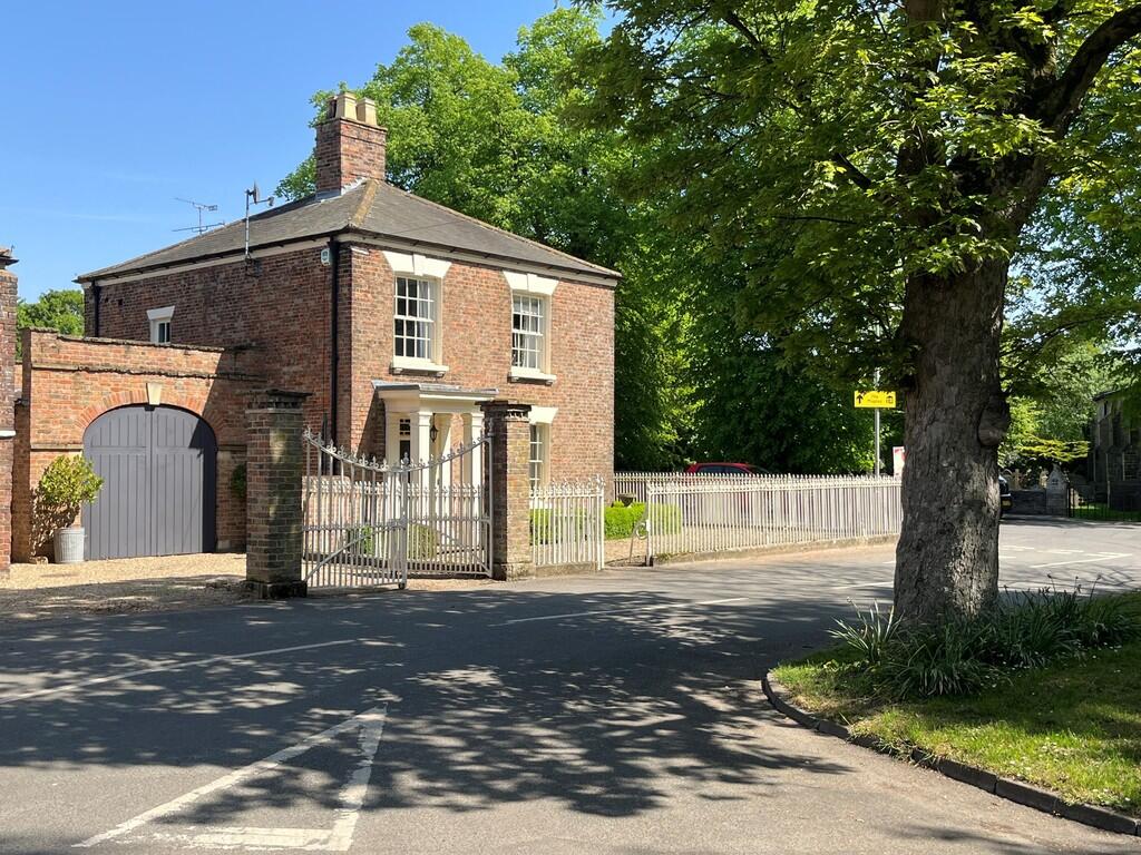 4-bed detached on High Street, Moulton, PE12 6NL, £525,000