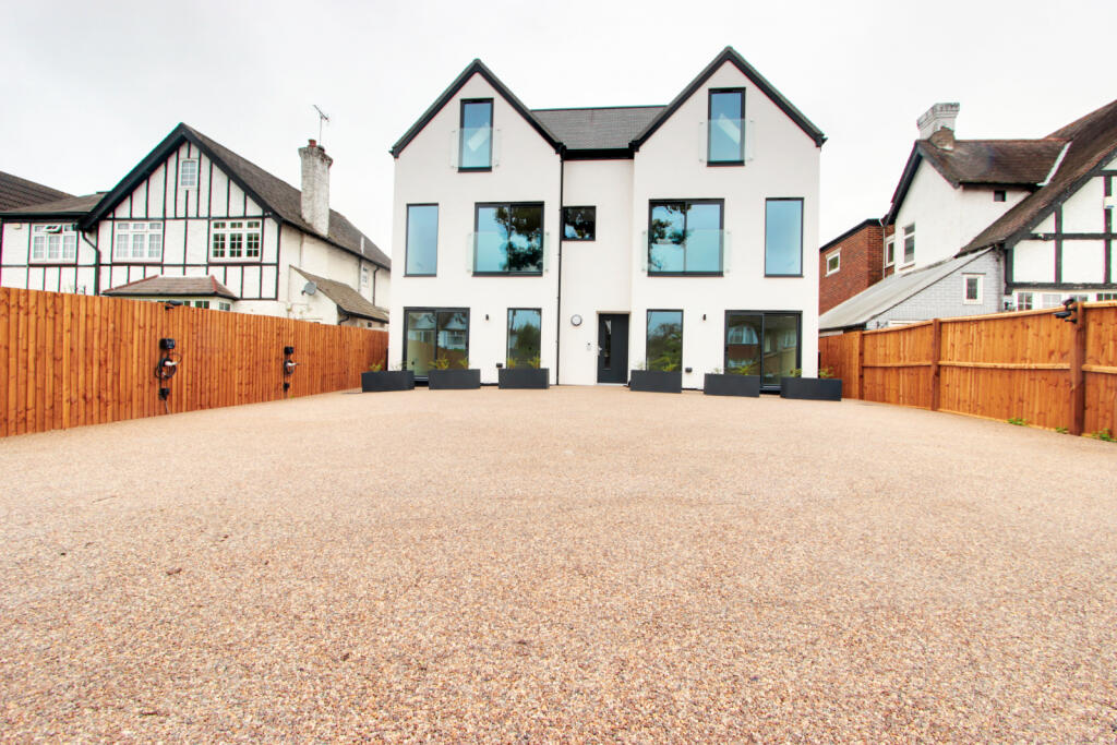 Main image of property: Flat 5, The Oak, 193 Oldfield Lane North, UB6 8PN