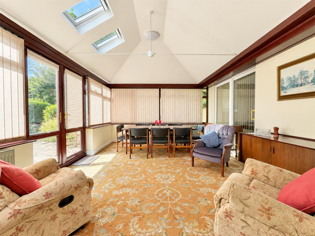 House in Gloucester - View 4
