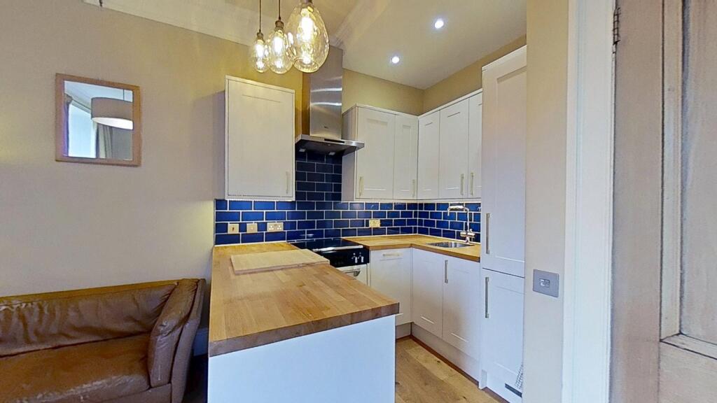 Apartment in Edinburgh, Old Town - View 5