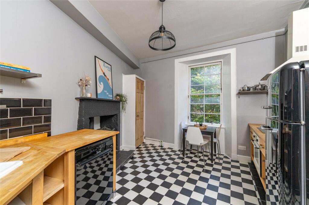 Apartment in Edinburgh - More