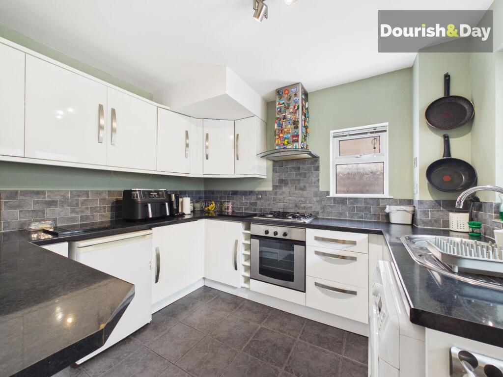 Carder Avenue, Stafford, ST16 photo 3