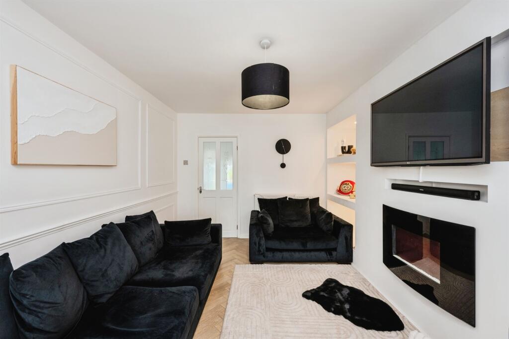 Heol Gwyrosydd, Penlan, Swansea photo 2