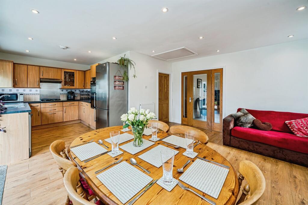 4-bed bungalow on Mead Way, Slough, £700,000