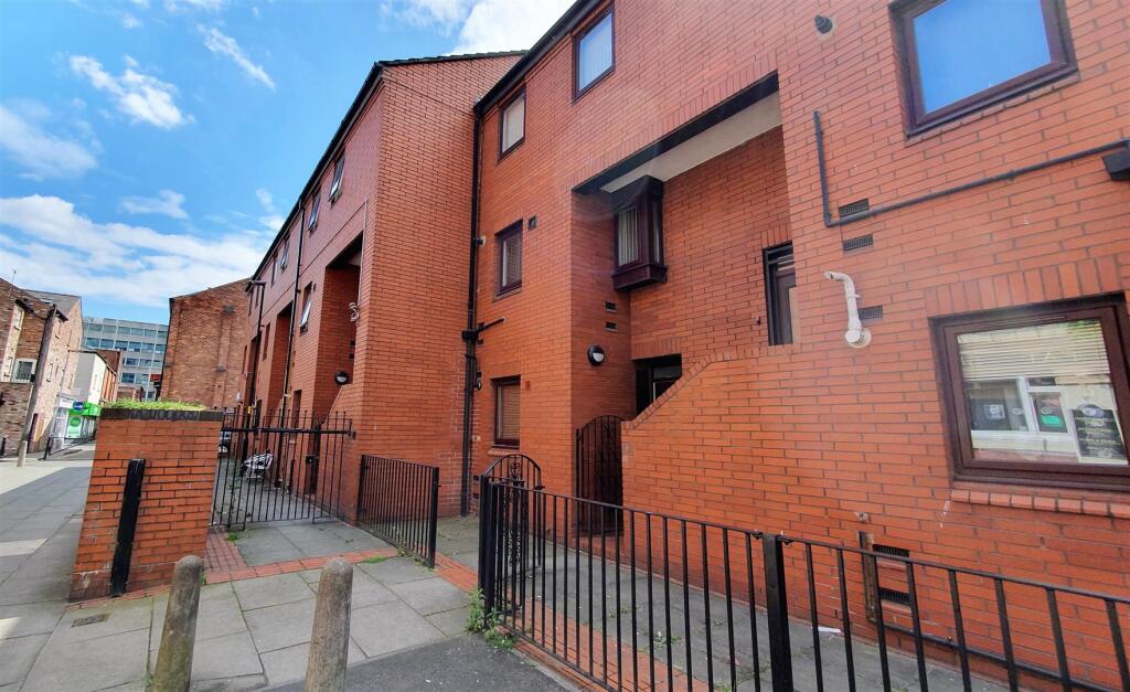 Main image of property: BRIGHTWELL WALK, M4 1LZ