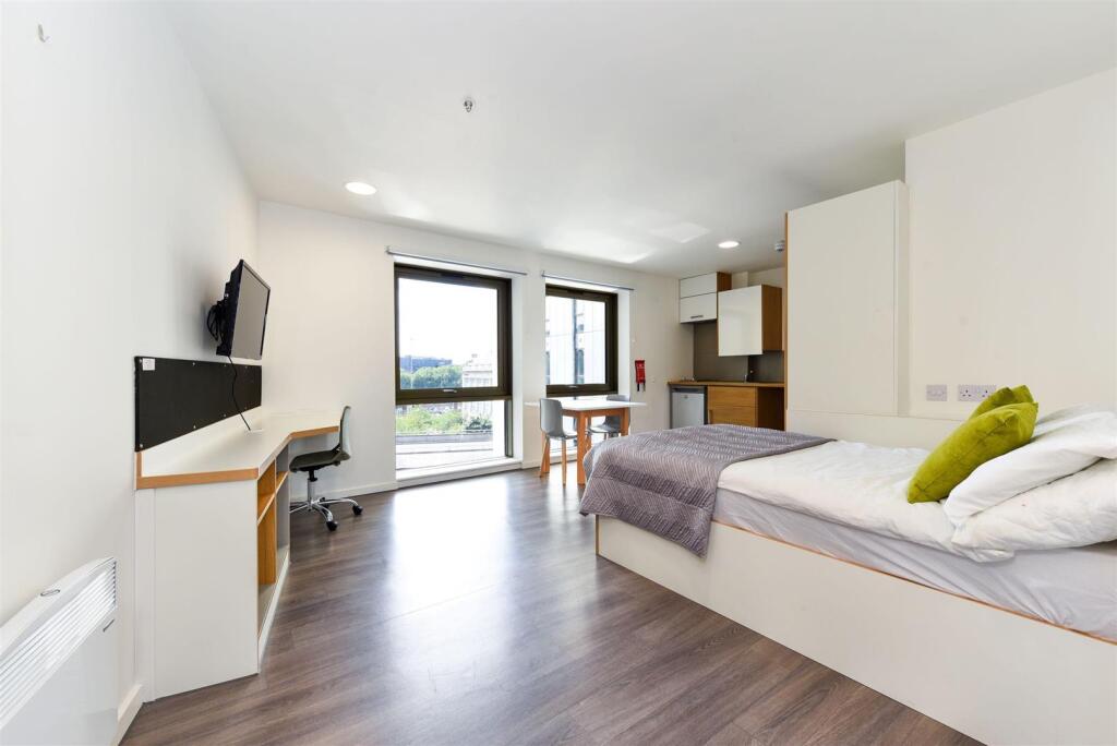 Studio flat for rent