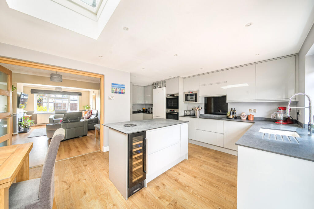 House in Addlestone, New Haw - View 5