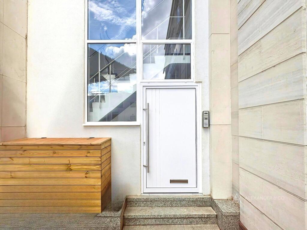Main image of property: Bank Court, Hemel Hempstead, Hertfordshire, HP1