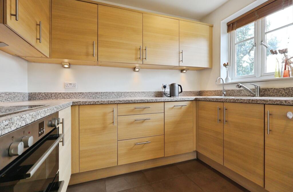 Apartment in North Hertfordshire, Hertfordshire - View 4