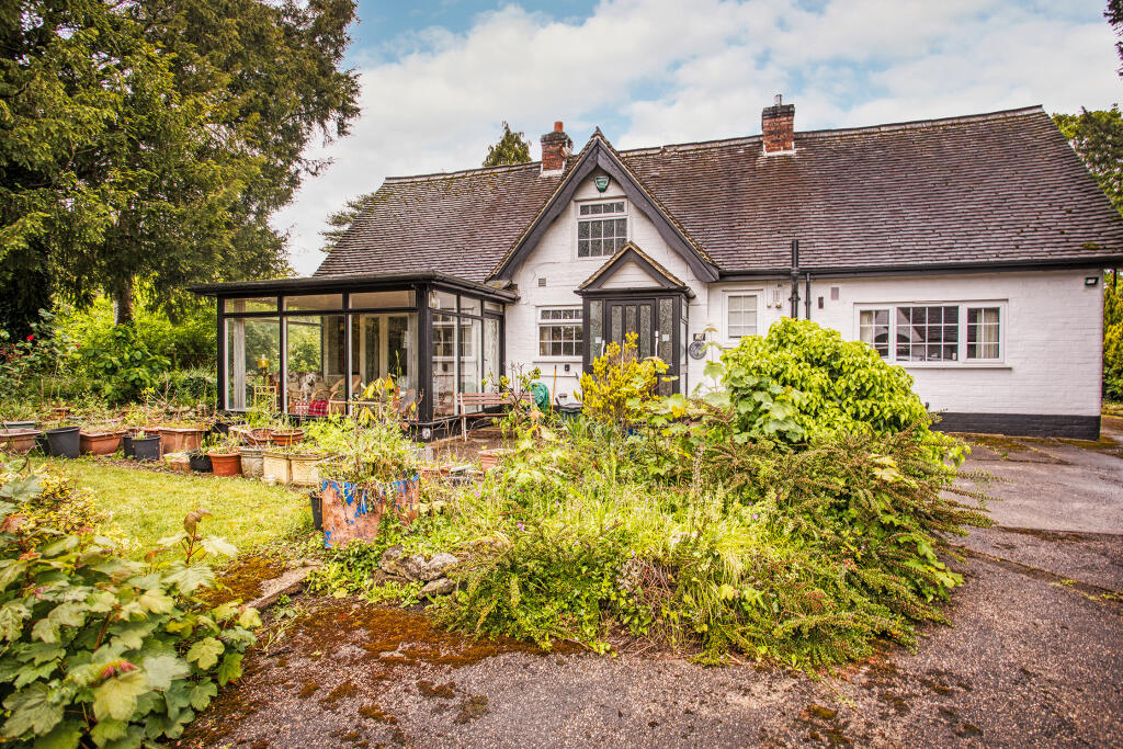House in Swadlincote, Walton upon Trent - View 2