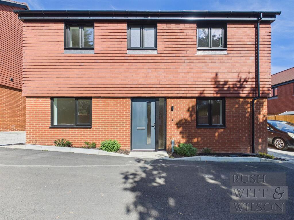 3-bed detached on Blackfriars Field, Battle, £482,500