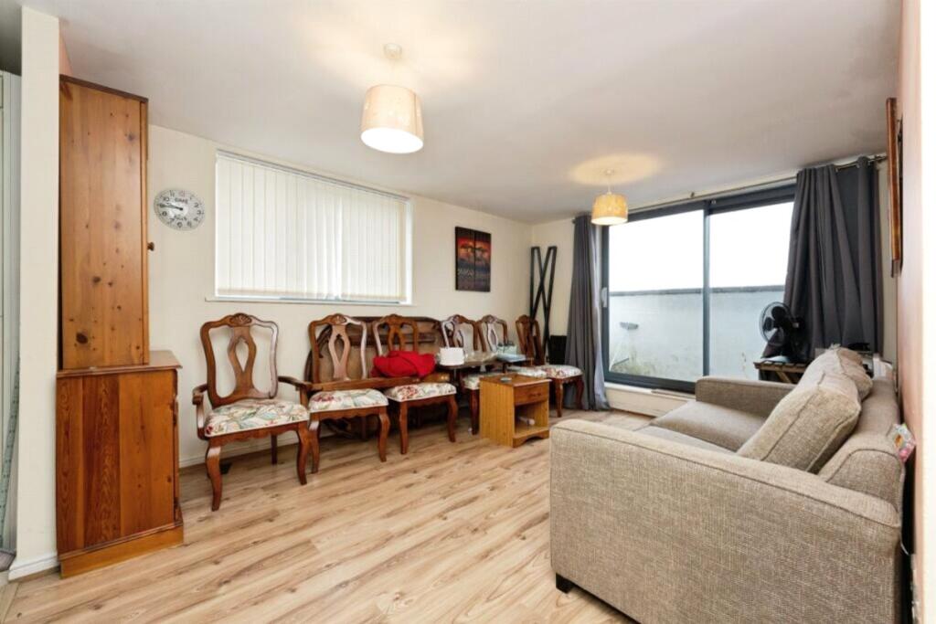 Apartment in Watford - View 2