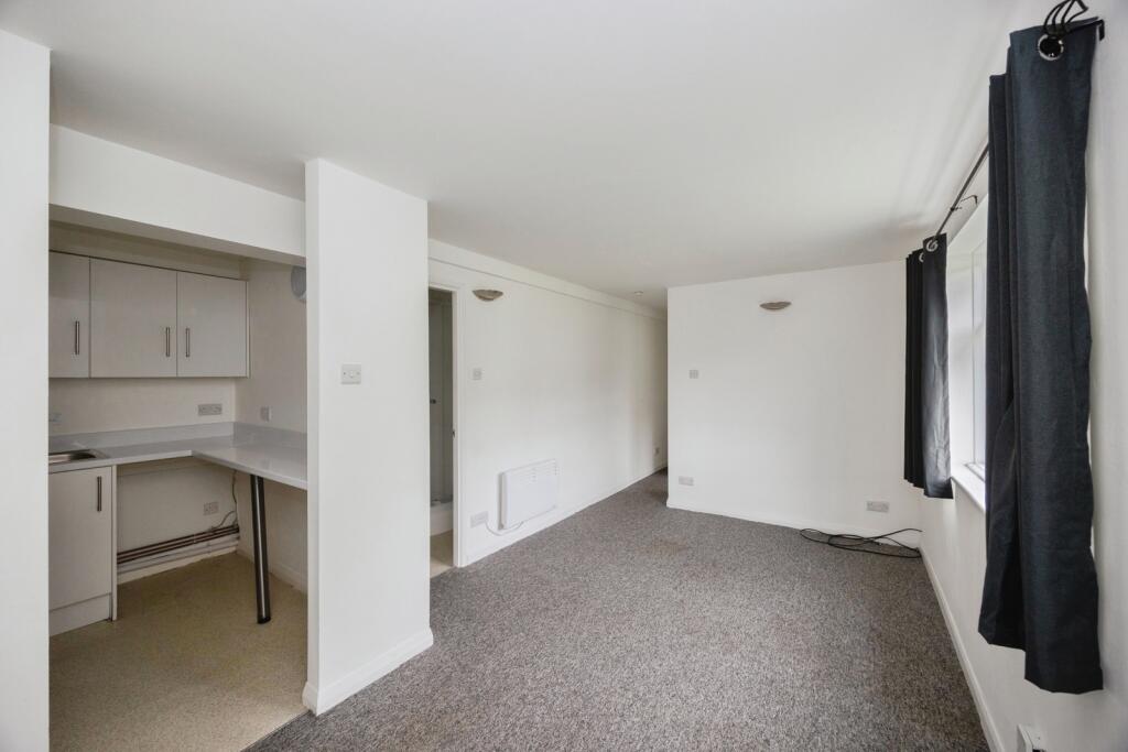 Crombie Close, Waterlooville, Hampshire, PO8 photo 4