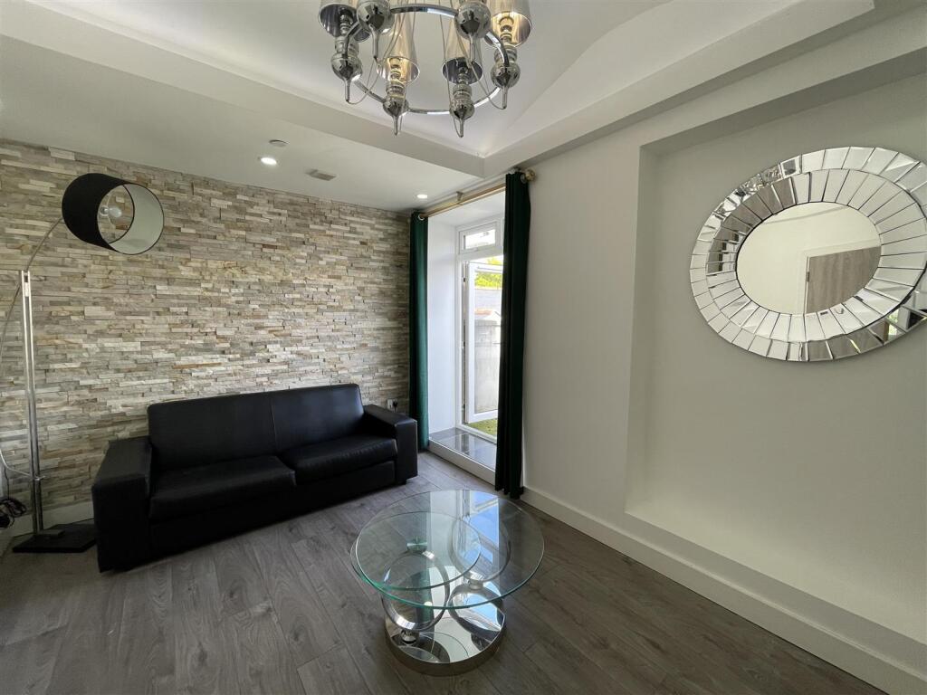 Main image of property: The Parade, Roath, Cardiff