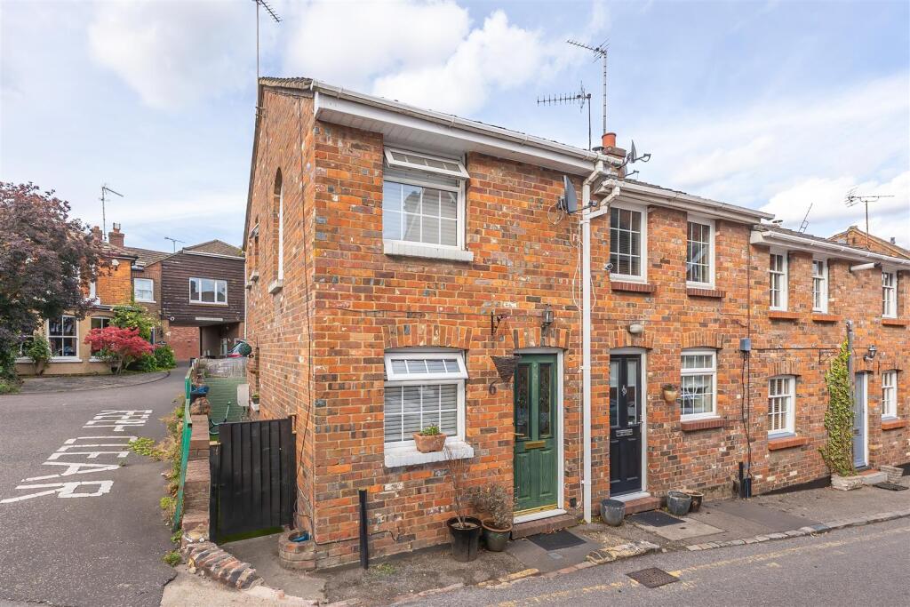 Main image of property: Parsonage Place, Tring